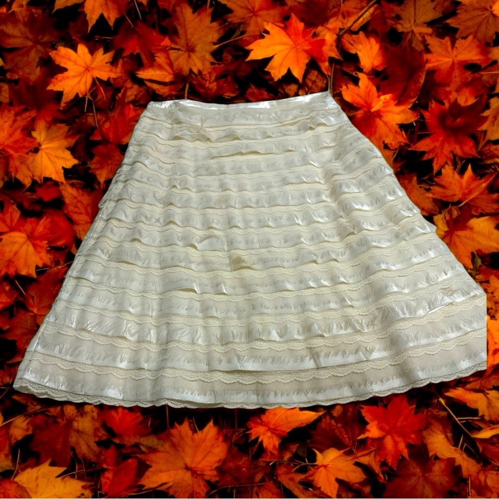 BCBG Max Azaria (sz2) cream a line skirt w/satin, lace & tulle throughout